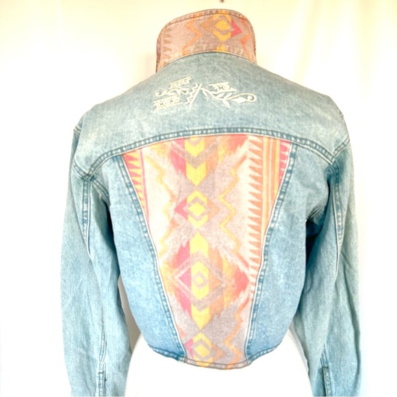 VTG FT BRAND CROPPED LIGHT WASH DENIM JACKET WITH SOUTHWEST PANEL ACCENTS.Sz S - Picture 6 of 10